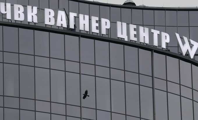 Сотрудники полиции оцепили здание "ЧВК Вагнер Центра" в Петербурге