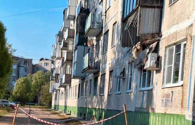 Пенсионерка госпитализирована после падения балкона в Ленинградской области