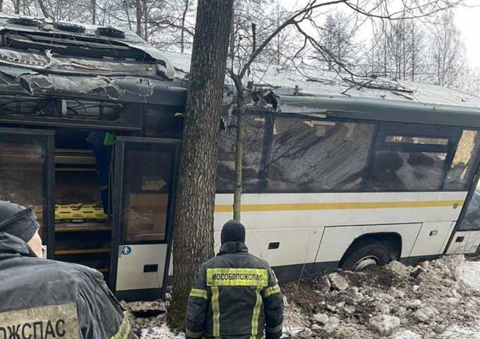 В Орехово-Зуево автобус вылетел с трассы