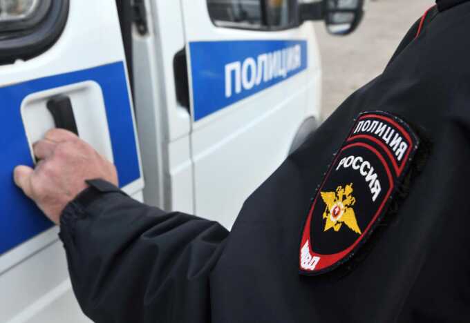 В Красноярском крае отец выбежал на поле и избил подростка, который обидел его сына
