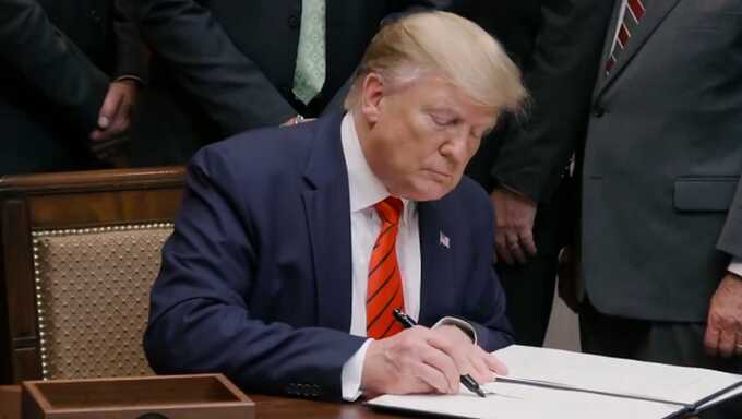 Указ Трампа привёл к росту цен на золото до рекордного уровня
