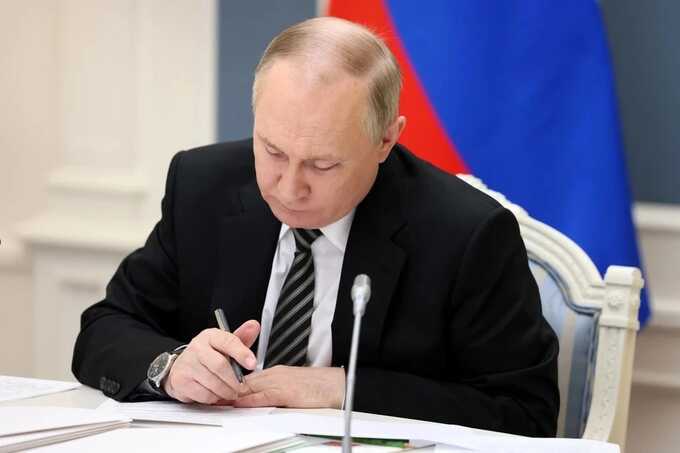 Путин назначил Мезенцева представителем в Конституционном суде