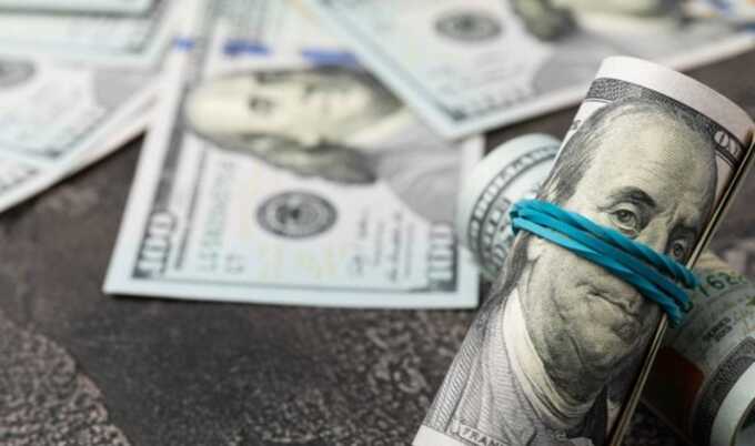 Курс доллара США снизился почти на 10% за первые 100 дней второго срока Трампа