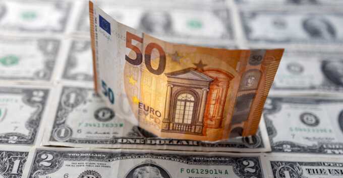 Украина рассматривает возможность отказа от доллара в пользу евро