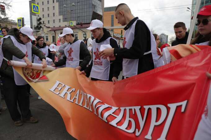 Россияне приняли участие в шествии "Бессмертного полка" впервые за пять лет
