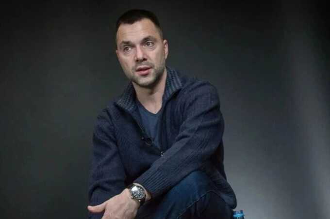 YouTube заблокировал в Украине каналы Арестовича, Бондаренко, Васильца и других лиц, находящихся под санкциями СНБО