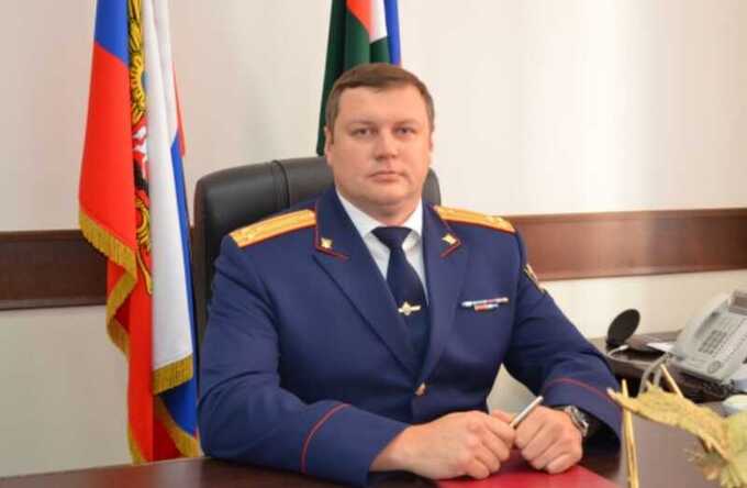 Глава Следственного комитета Дагестана нарушает правила дорожного движения