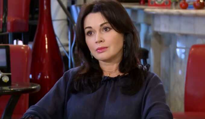 На годовщину смерти Заворотнюк на кладбище собрались родственники и поклонники актрисы