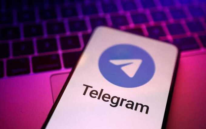 На Патриарших прудах девушки зарабатывают, продавая переписку в Telegram за 16 тысяч рублей за сообщение