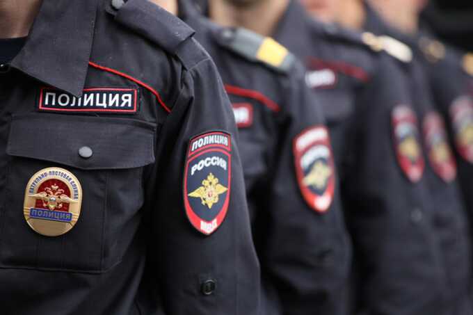 Воспитатель детского сада устроил стриптиз на улице в Нижегородской области