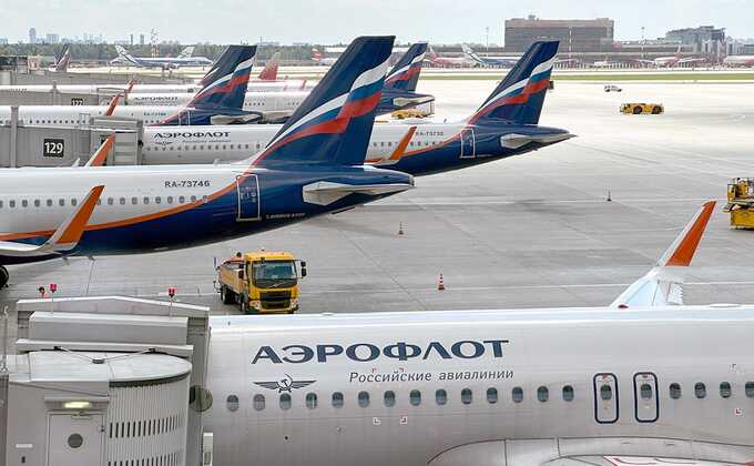Московские аэропорты сократили количество рейсов из-за нападения дронов