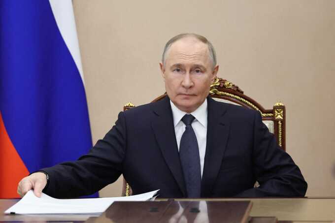 Путин утвердил закон о штрафах за продажу энергетиков несовершеннолетним