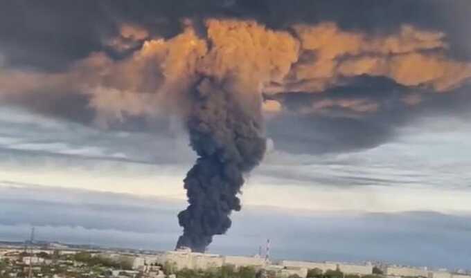 В Пушкинском округе произошел взрыв на фоне большого пожара на складе