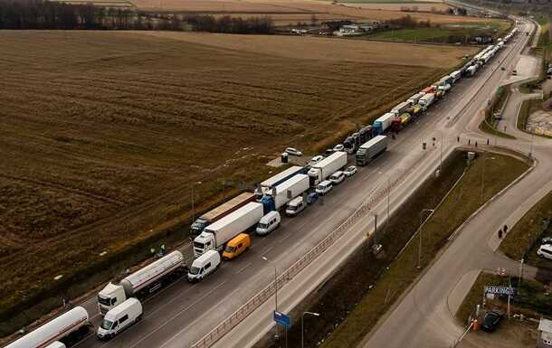 Украина уменьшает экспорт и наращивает импорт товаров