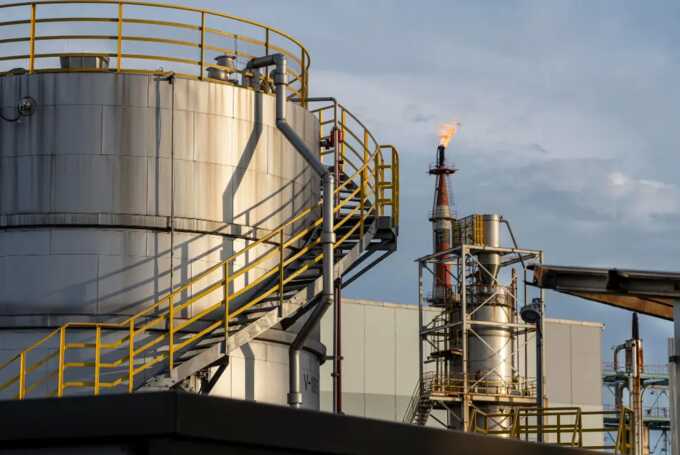 Китай увеличивает запасы нефти на фоне роста напряженности на Ближнем Востоке