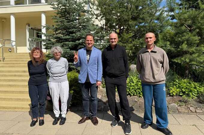 Вместе с Тихановским из белорусских тюрем освободили ещё 13 политических заключённых
