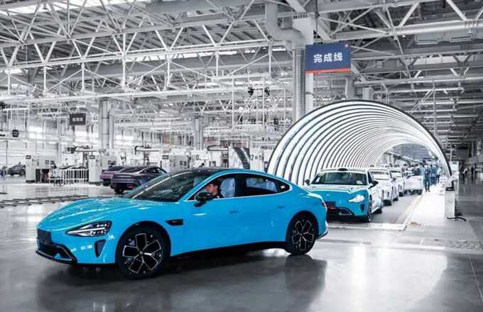Электромобиль Xiaomi установил рекорд по предзаказам, обогнав Tesla