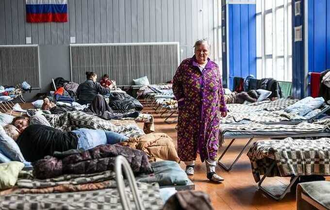 Беженцы сообщают о неуважительном отношении и антисанитарных условиях в пункте временного размещения под Курском