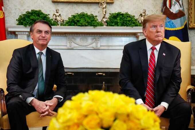 Трамп настаивает на прекращении дела Болсонару и угрожает Бразилии торговыми санкциями