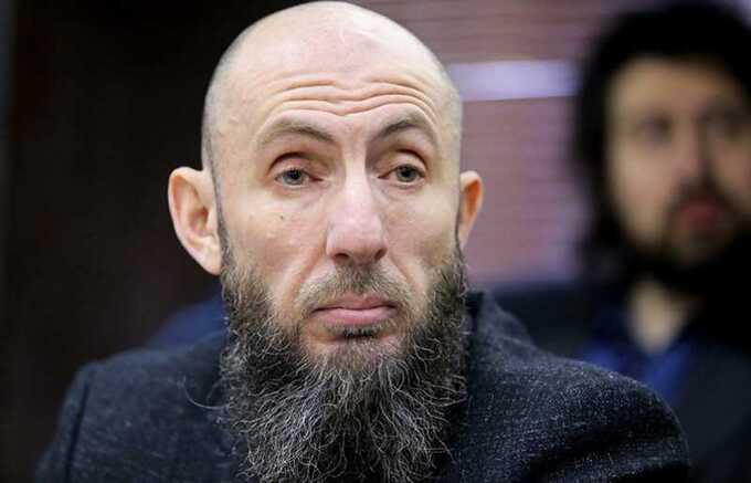Обвиняемый в хищениях Кехман после предъявления обвинений пришел на литургию с митрополитом