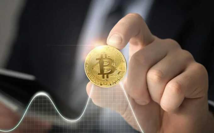 Биткоин достиг нового исторического пика: цена превысила 122 000 долларов
