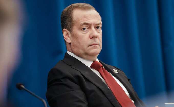 Медведев отверг демонстративные угрозы Трампа ввести тарифы