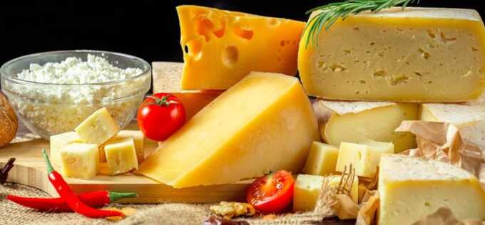 Раскрывают массовые нарушения и фальсификацию в сырной отрасли с участием должностных лиц