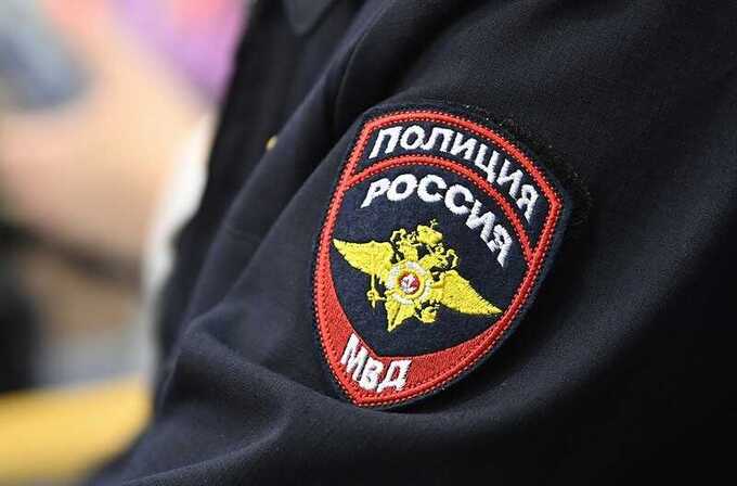 Курильщики затеяли потасовку с полицией в «Авиапарке» из-за запрета на курение