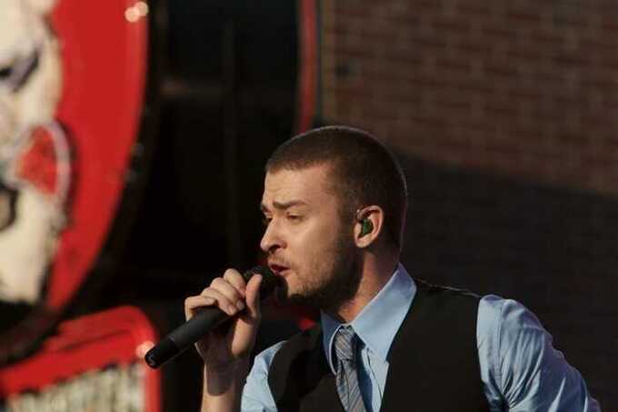 Supporters insist that Justin Timberlake should speak out against the oppression in Georgia before his performance in Tbilisi