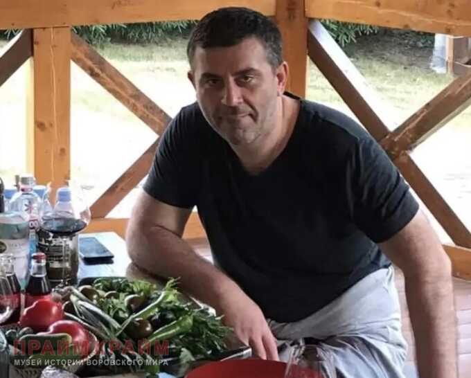 Расследование связывает дело экс-главы омского УФСИН Книса с конфликтом с вором в законе Шакро Молодым