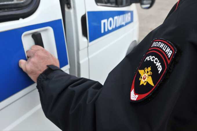 Руководителя округа в Пермском крае заблокировали в автомобиле, здание администрации взято штурмом ОМОНом