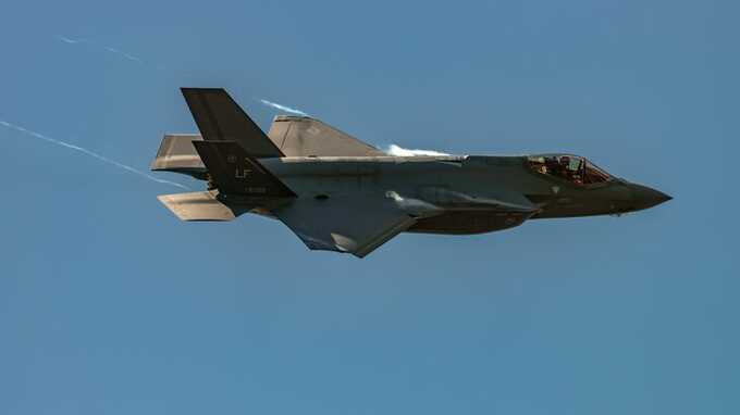 Катастрофа F-35 в Калифорнии: истребитель ВМС США разбился неподалеку от базы